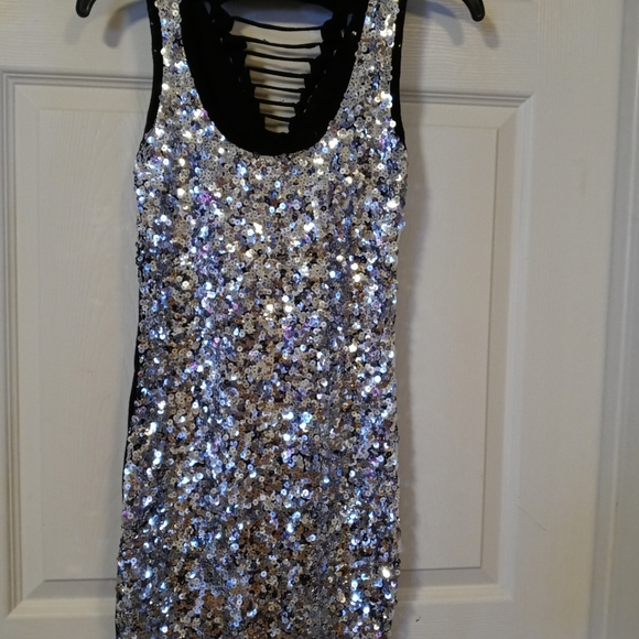 Dress - Picture 5 of 5